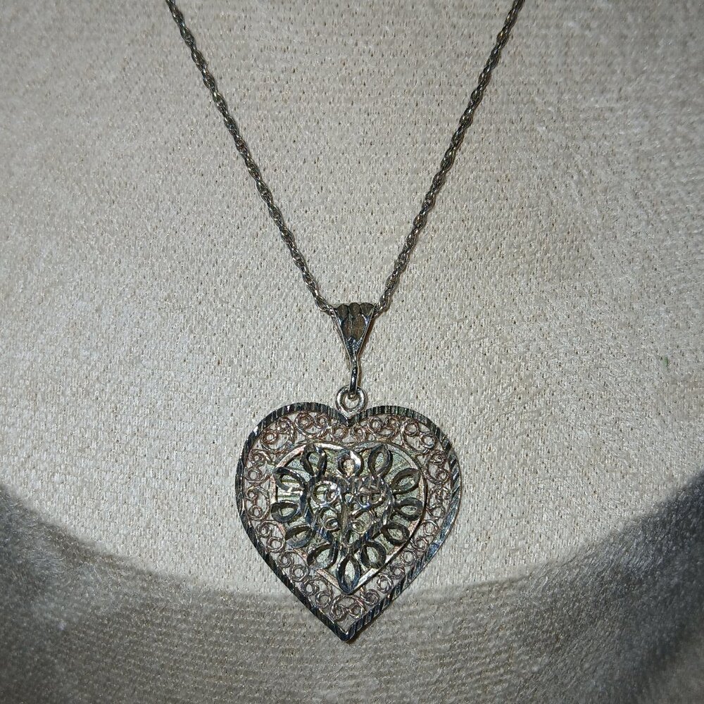 925 Sterling Silver Swirl Heart Filigree Necklace Vintage Costume Jewelry #103